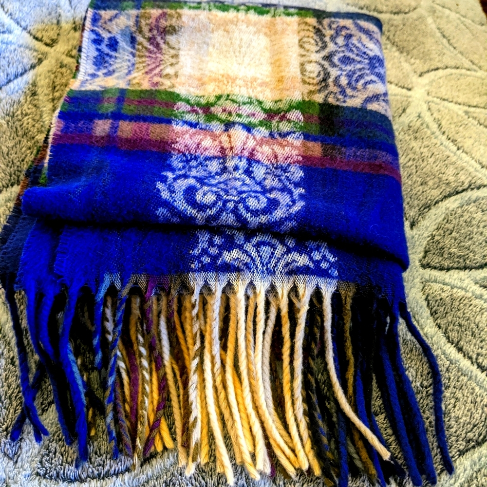 Gorgeous cashmere scarf